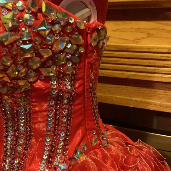 EUC sz M/L unmarked red ruffled corset ball gown - Picture 5 of 8